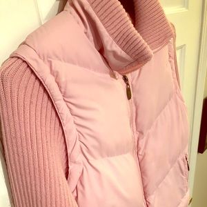 A puffy jacket w/cotton sleeves